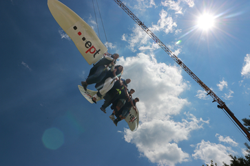Besucher fliegen im AirEmotion